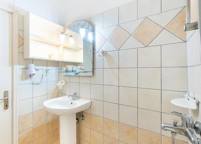 Angelina 2 * Roda (Corfu)